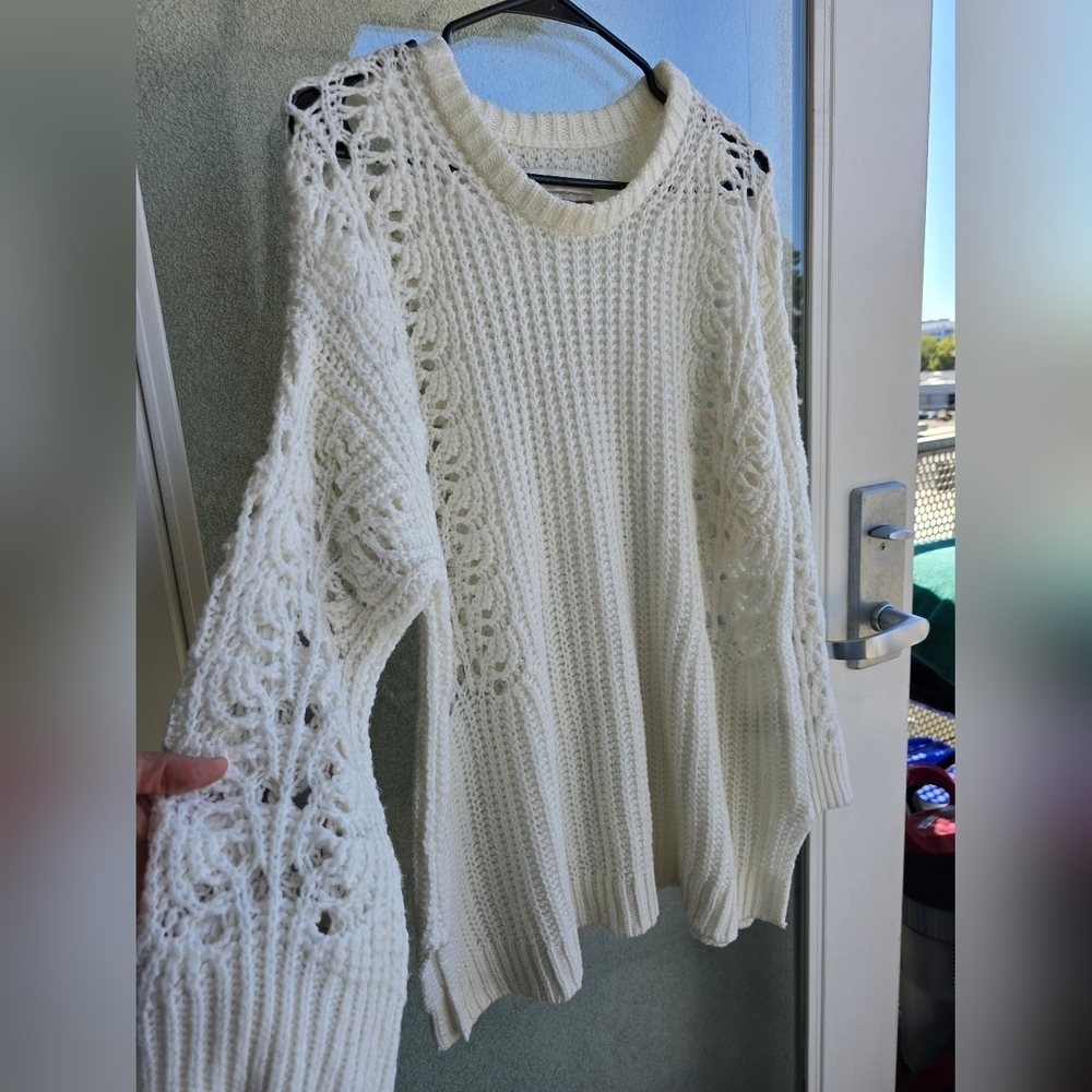 Elegant White Knit Sweater - Picture 6 of 11